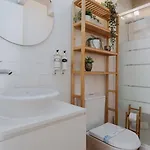 Lovely Nest Downtown דירה *