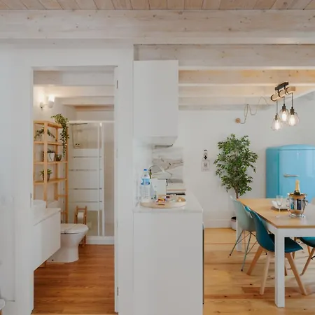 דירה Lovely Nest Downtown