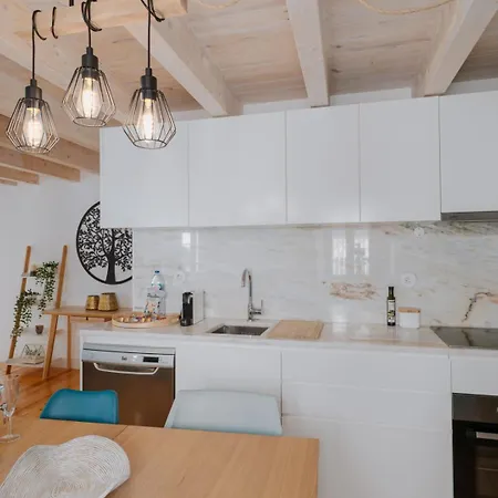 Lovely Nest Downtown פורטו